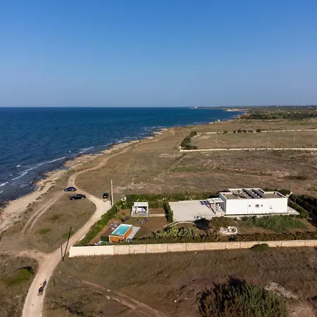 فيلة Torre Guaceto *